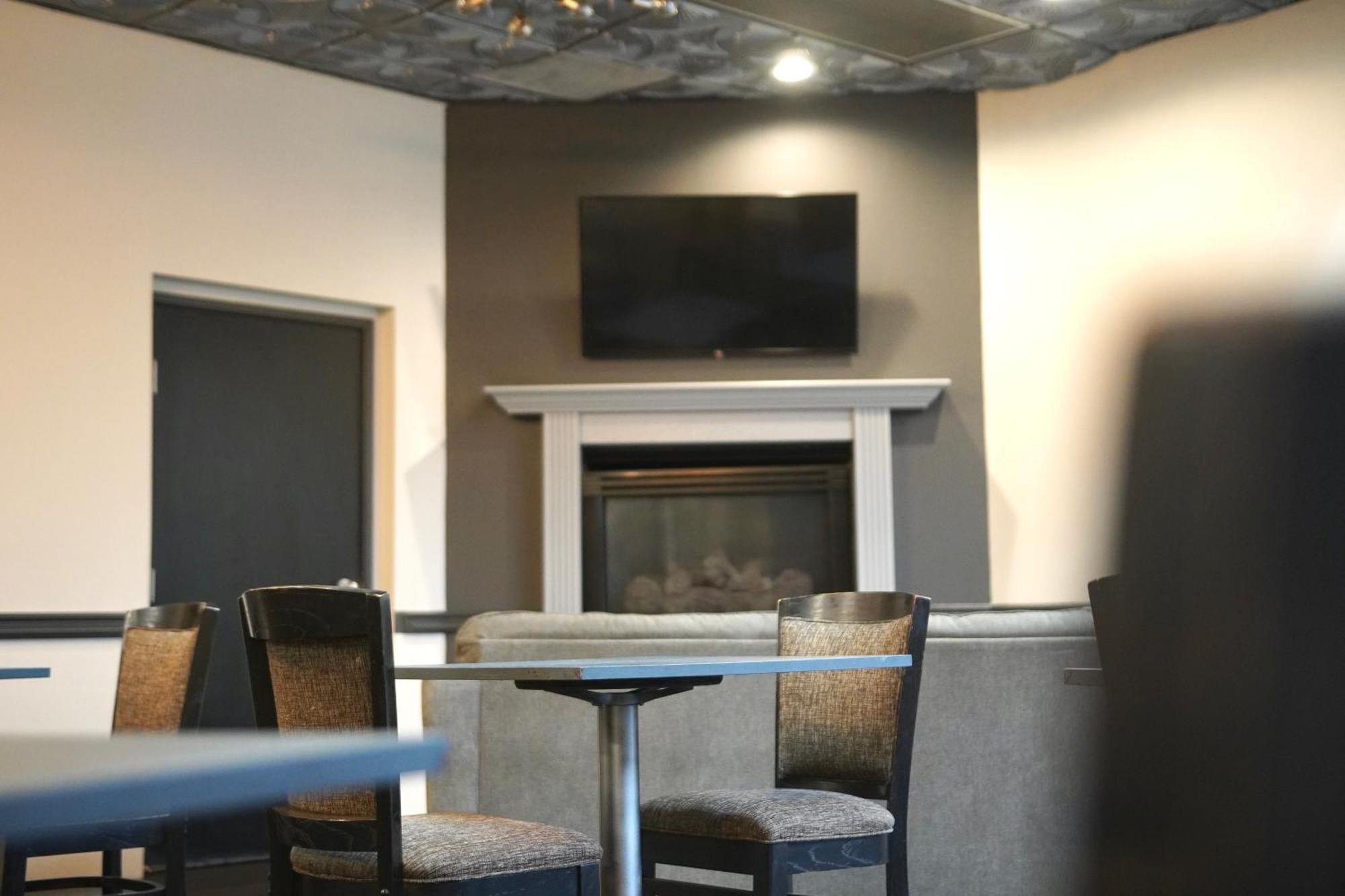 American Inn & Suites Waterford Exteriér fotografie