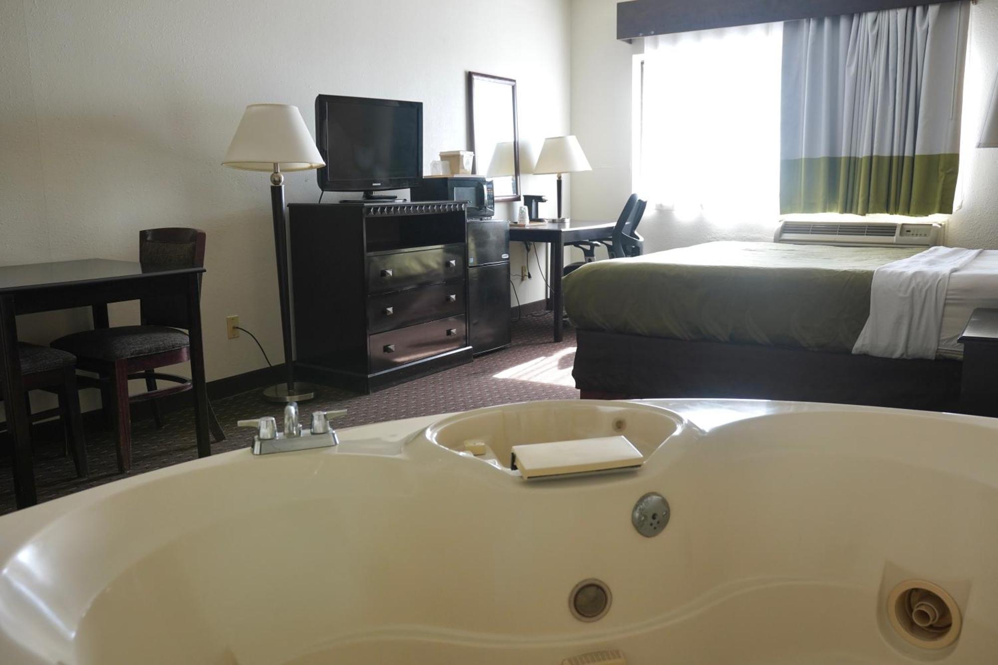 American Inn & Suites Waterford Exteriér fotografie